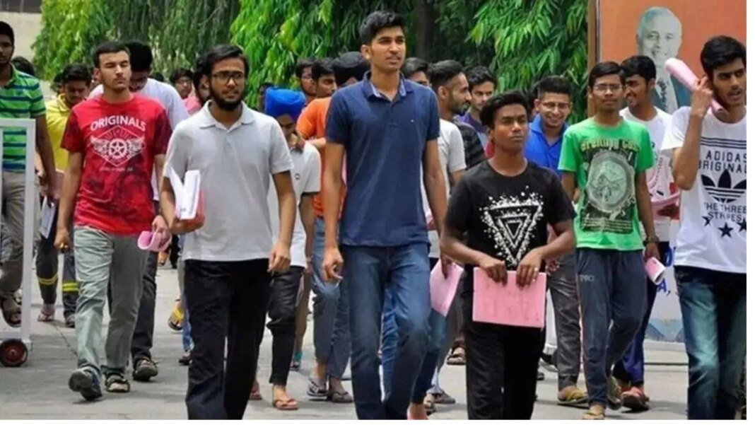 Notification for 933 vacancies; Check Application Last Date, Age Limit, Salary and more